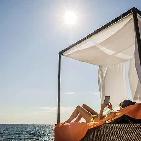 Готель Valamar Riviera & (adults Only) 4*